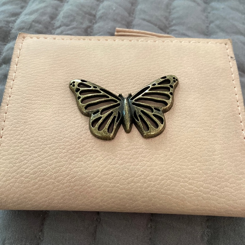 ✅Butterfly blush pink wallet